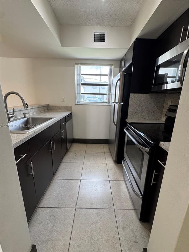 18224 Mediterranean Blvd # 17, Miami FL 33015 - Miami, FL - Photo 6