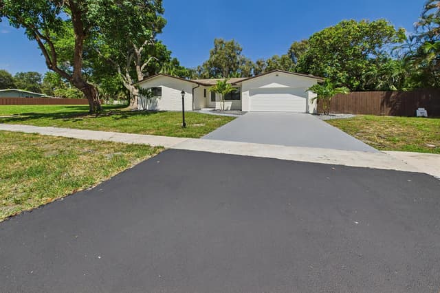 520 NW 43RD Avenue, Plantation FL 33317 - Plantation, FL - Photo 2