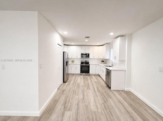 529 NW 16th Ave, Fort Lauderdale FL 33311 - Fort Lauderdale, FL - Photo 6