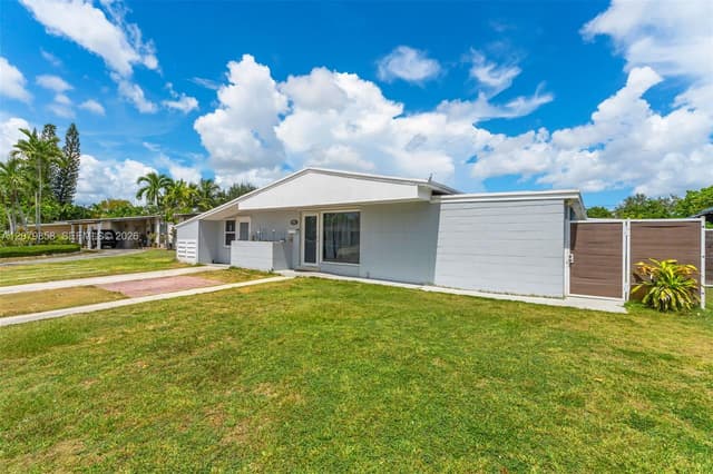 9741 Bahama Dr, Cutler Bay FL 33189 - Cutler Bay, FL - Photo 2