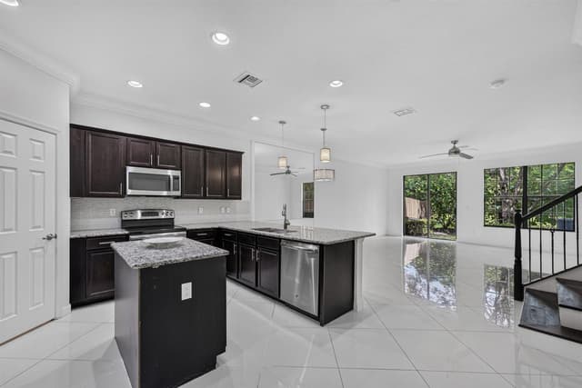 10306 WELLINGTON PARC Drive, Wellington FL 33449 - Wellington, FL - Photo 7