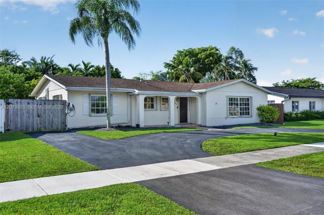 18569 SW 89th Pl, Cutler Bay FL 33157 - Cutler Bay, FL - Photo 2