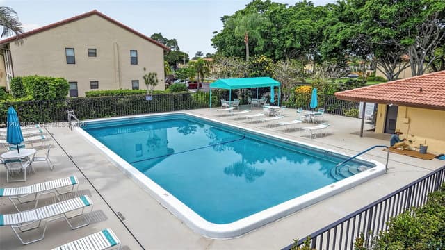 4626 Lucerne Lakes Blvd E # 202, Lake Worth FL 33467 - Lake Worth, FL - Photo 5