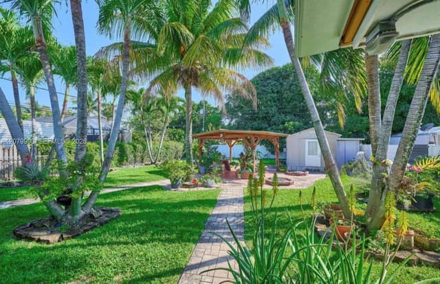 612 W Drew St, Lantana FL 33462 - Lantana, FL - Photo 4