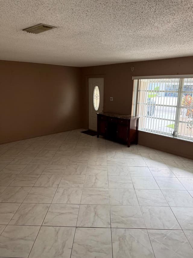 7250 NW 8TH Court, Margate FL 33063 - Margate, FL - Photo 4