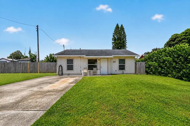 207/227 Ethelyn Drive, West Palm Beach FL 33415 - West Palm Beach, FL - Photo 2