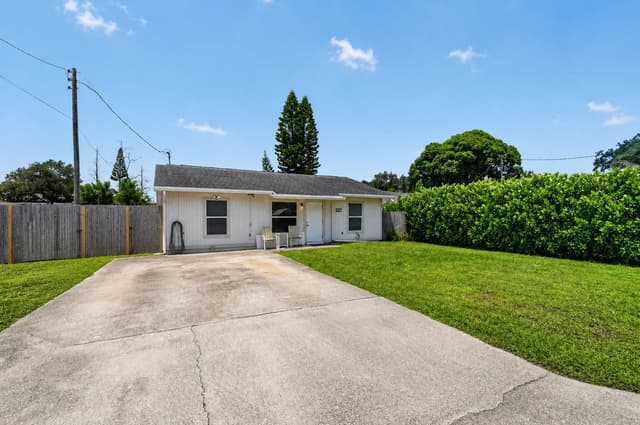 207/227 Ethelyn Drive, West Palm Beach FL 33415 - West Palm Beach, FL - Photo 3