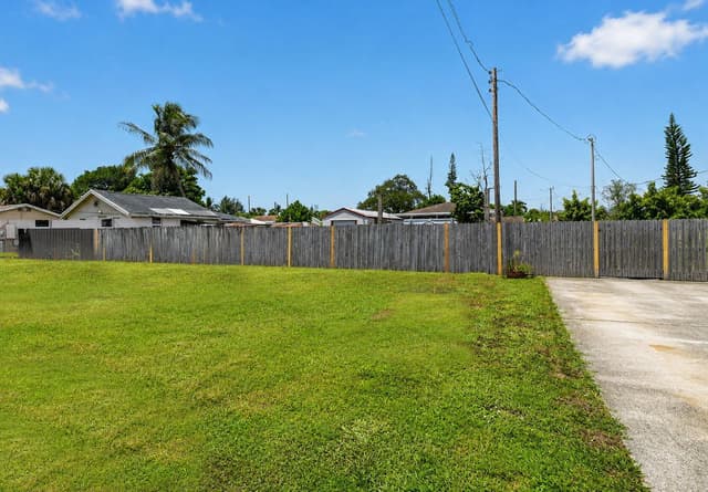 207/227 Ethelyn Drive, West Palm Beach FL 33415 - West Palm Beach, FL - Photo 5