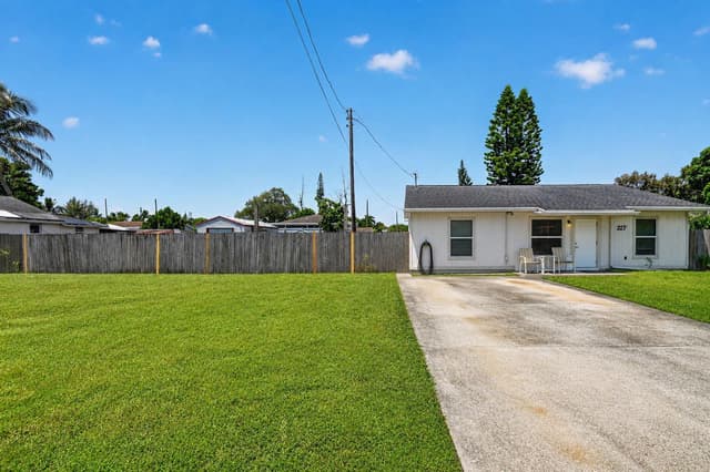 207/227 Ethelyn Drive, West Palm Beach FL 33415 - West Palm Beach, FL - Photo 4
