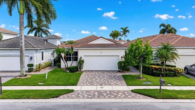 206 ISLE VERDE Way, Palm Beach Gardens FL 33418 - Palm Beach Gardens, FL - Photo 2