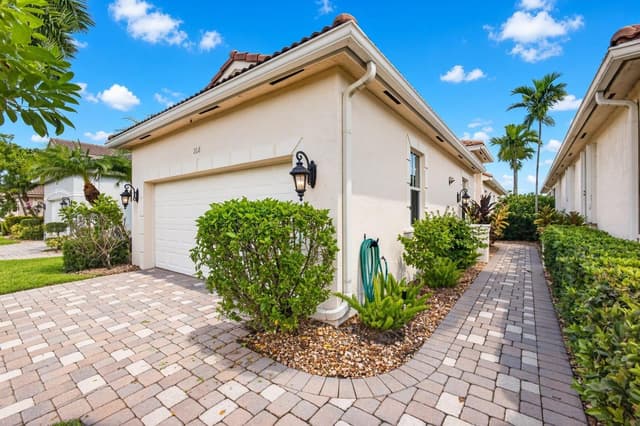 206 ISLE VERDE Way, Palm Beach Gardens FL 33418 - Palm Beach Gardens, FL - Photo 4