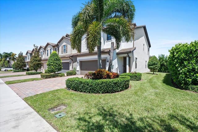 4606 San Fratello Circle, Lake Worth FL 33467 - Lake Worth, FL - Photo 2