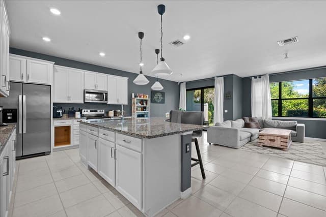 4606 San Fratello Circle, Lake Worth FL 33467 - Lake Worth, FL - Photo 3