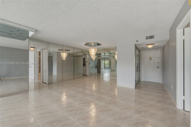 900 Saint Charles Pl # 310, Pembroke Pines FL 33026 - Pembroke Pines, FL - Photo 6