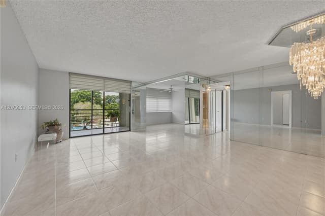 900 Saint Charles Pl # 310, Pembroke Pines FL 33026 - Pembroke Pines, FL - Photo 3