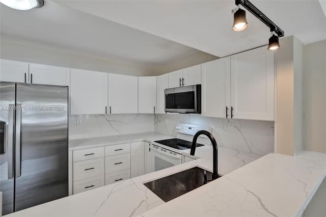 8660 SW 212th St # 111, Cutler Bay FL 33189 - Cutler Bay, FL - Photo 2