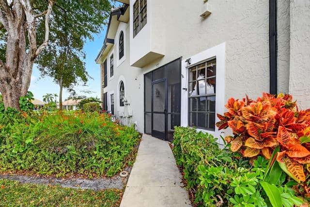 8065 Aberdeen Drive # 101, Boynton Beach FL 33472 - Boynton Beach, FL - Photo 4
