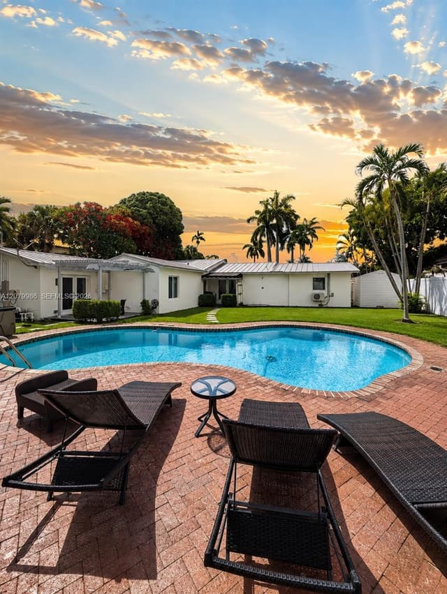 2421 NE 13th St, Fort Lauderdale FL 33304 - Fort Lauderdale, FL - Photo 2