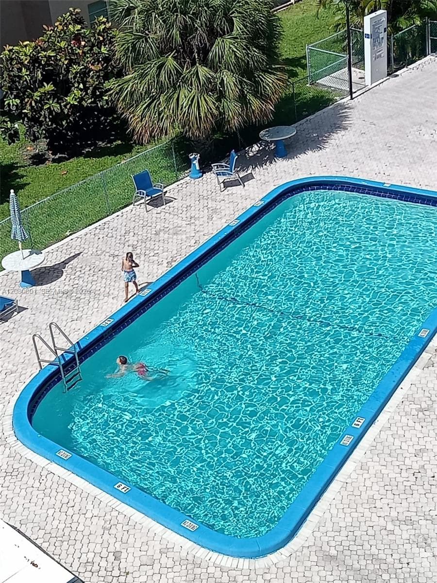 319 NE 14th Ave # 604, Hallandale Beach FL 33009 - Hallandale Beach, FL - Photo 1