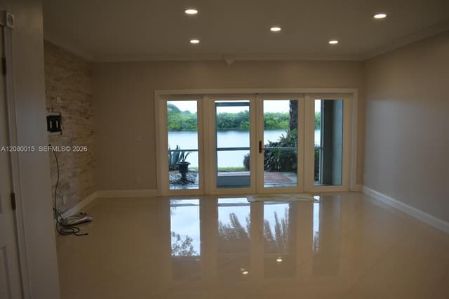307 SW 120th Ave, Pembroke Pines FL 33025 - Pembroke Pines, FL - Photo 5