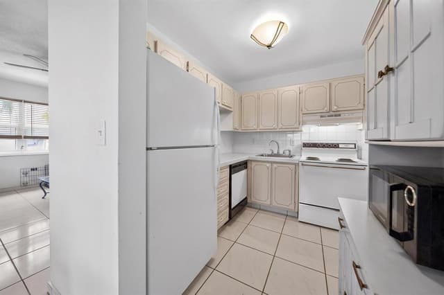 2918 FUNSTON Street # 35b, Hollywood FL 33020 - Hollywood, FL - Photo 6
