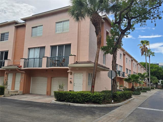 2107 SE 10th Ave # 818, Fort Lauderdale FL 33316 - Fort Lauderdale, FL - Photo 2