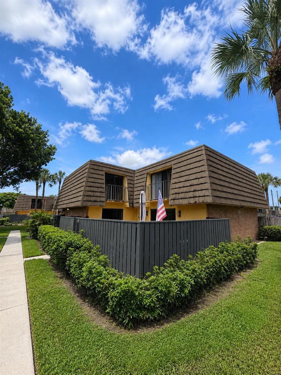 4207 42ND Way, West Palm Beach FL 33407 - West Palm Beach, FL - Photo 1