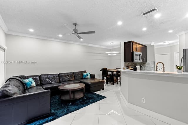 12110 SW 2nd St, Pembroke Pines FL 33025 - Pembroke Pines, FL - Photo 5