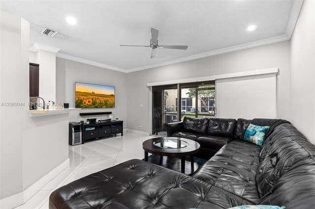 12110 SW 2nd St, Pembroke Pines FL 33025 - Pembroke Pines, FL - Photo 4
