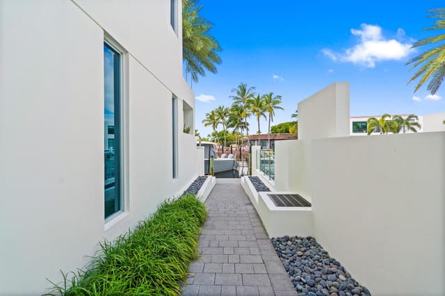 221 Shore Court, Lauderdale By The Sea FL 33308 - Lauderdale By The Sea, FL - Photo 4