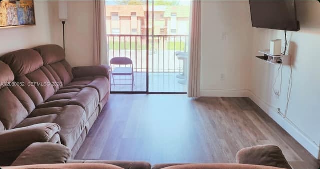 6480 W 27th Ct # 22, Hialeah FL 33016 - Hialeah, FL - Photo 2