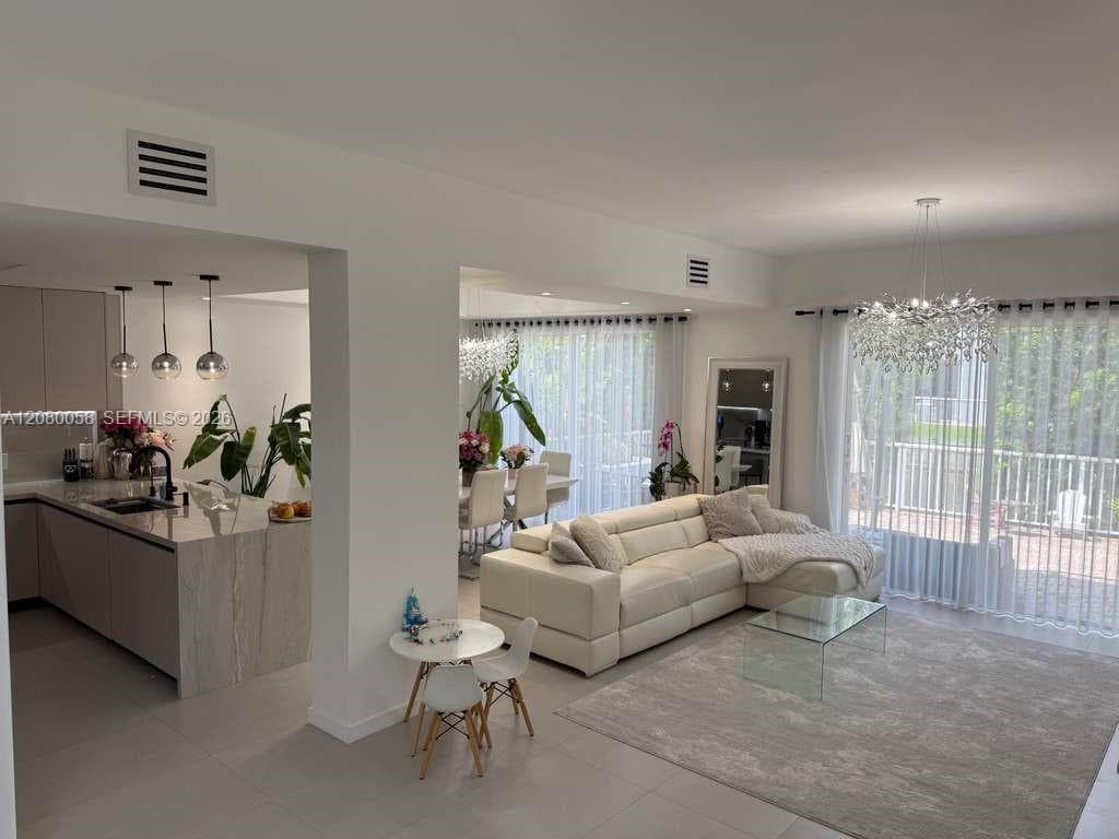 3123 NE 210th St, Aventura FL 33180
