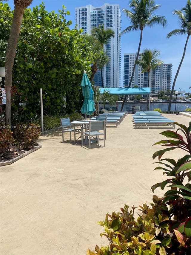 1000 Parkview Dr # 427, Hallandale Beach FL 33009 - Hallandale Beach, FL - Photo 2