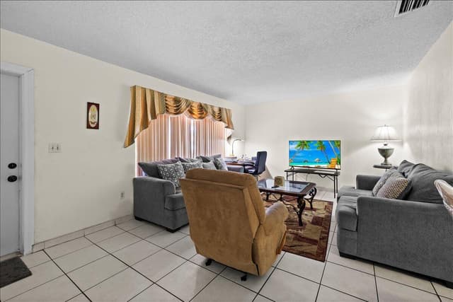 8407 NW 25TH Court, Sunrise FL 33322 - Sunrise, FL - Photo 6