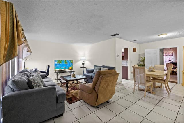 8407 NW 25TH Court, Sunrise FL 33322 - Sunrise, FL - Photo 5