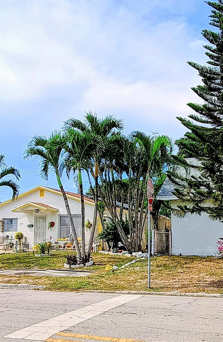 649 58TH Street, West Palm Beach FL 33407 - West Palm Beach, FL - Photo 1