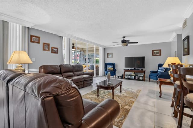 103 Half Moon Circle # H1, Hypoluxo FL 33462 - Hypoluxo, FL - Photo 7