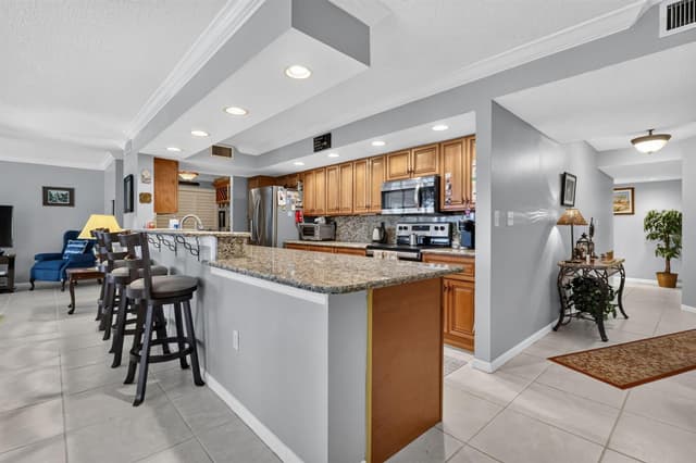 103 Half Moon Circle # H1, Hypoluxo FL 33462 - Hypoluxo, FL - Photo 3
