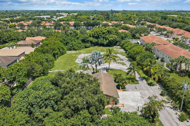 5681 Desoto Road, FL 33463 - Photo 5