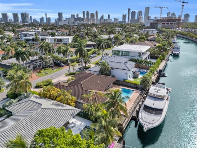 2930 NE 164th St, North Miami Beach FL 33160 - North Miami Beach, FL - Photo 3