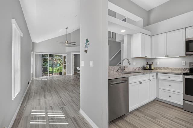 1020 Via Jardin, Riviera Beach FL 33418 - Riviera Beach, FL - Photo 6