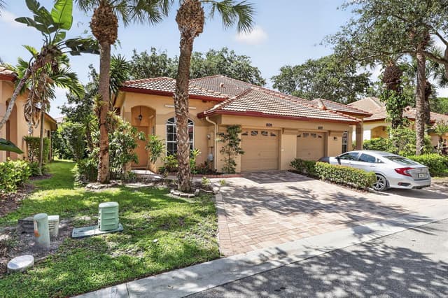 1020 Via Jardin, Riviera Beach FL 33418 - Riviera Beach, FL - Photo 3