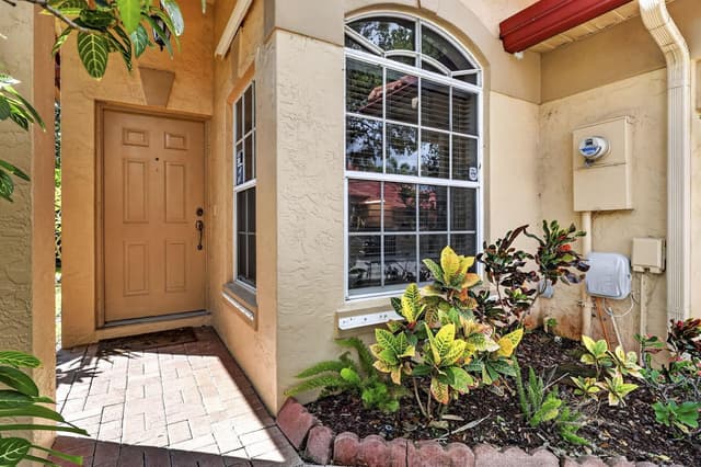 1020 Via Jardin, Riviera Beach FL 33418 - Riviera Beach, FL - Photo 5