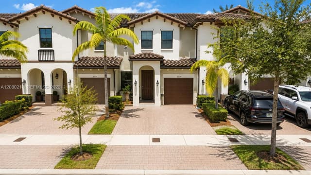 10327 NW 89th Ter, Doral FL 33178 - Doral, FL - Photo 2