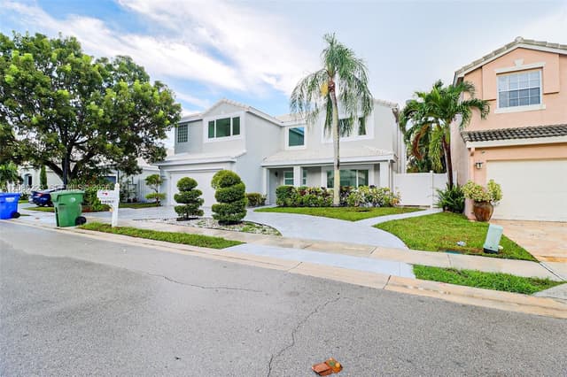 10262 SW 9th Ln, Pembroke Pines FL 33025 - Pembroke Pines, FL - Photo 6