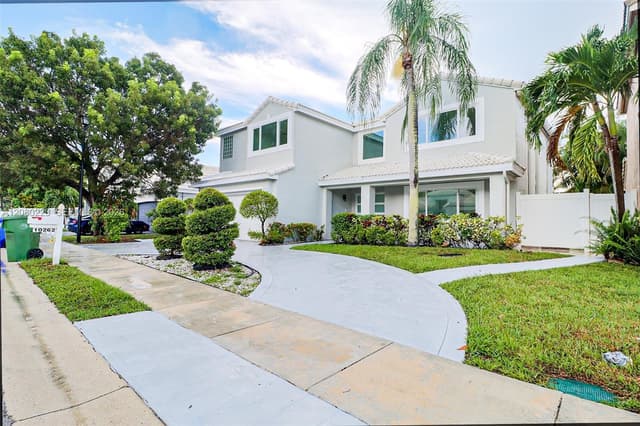 10262 SW 9th Ln, Pembroke Pines FL 33025 - Pembroke Pines, FL - Photo 7