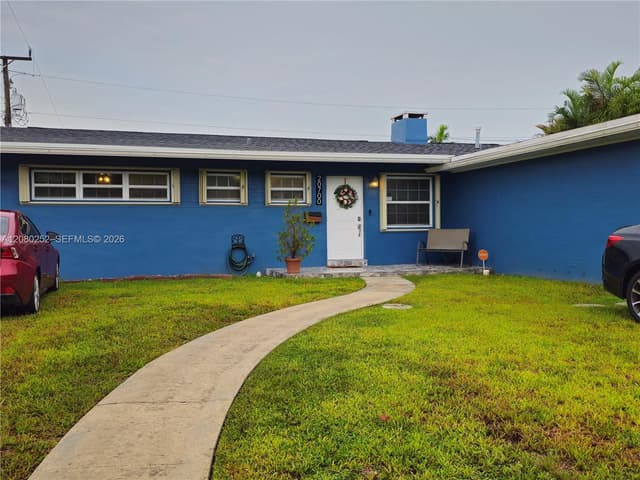 20700 Leeward Ln, Cutler Bay FL 33189 - Cutler Bay, FL - Photo 2