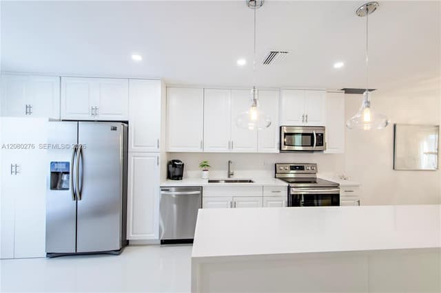 8580 Bella Vista Dr, Boca Raton FL 33433 - Boca Raton, FL - Photo 3