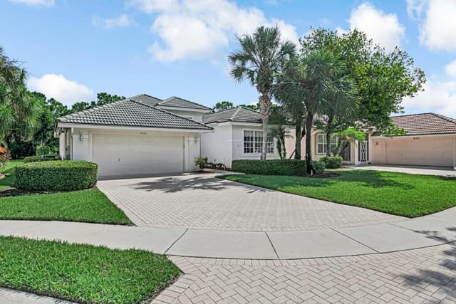 9152 Bay Harbour Circle, West Palm Beach FL 33411 - West Palm Beach, FL - Photo 2