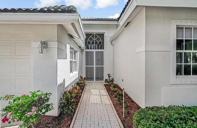 9152 Bay Harbour Circle, West Palm Beach FL 33411 - West Palm Beach, FL - Photo 4